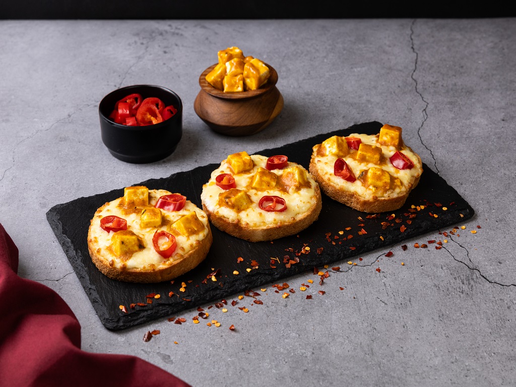 Paneer Tikka & Red Paprika Garlic Bread